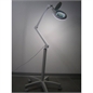 LENTE CON LAMPADA LED A LUCE FREDDA CON STATIVO DECOMEDICAL A 3 DIOTTRIE